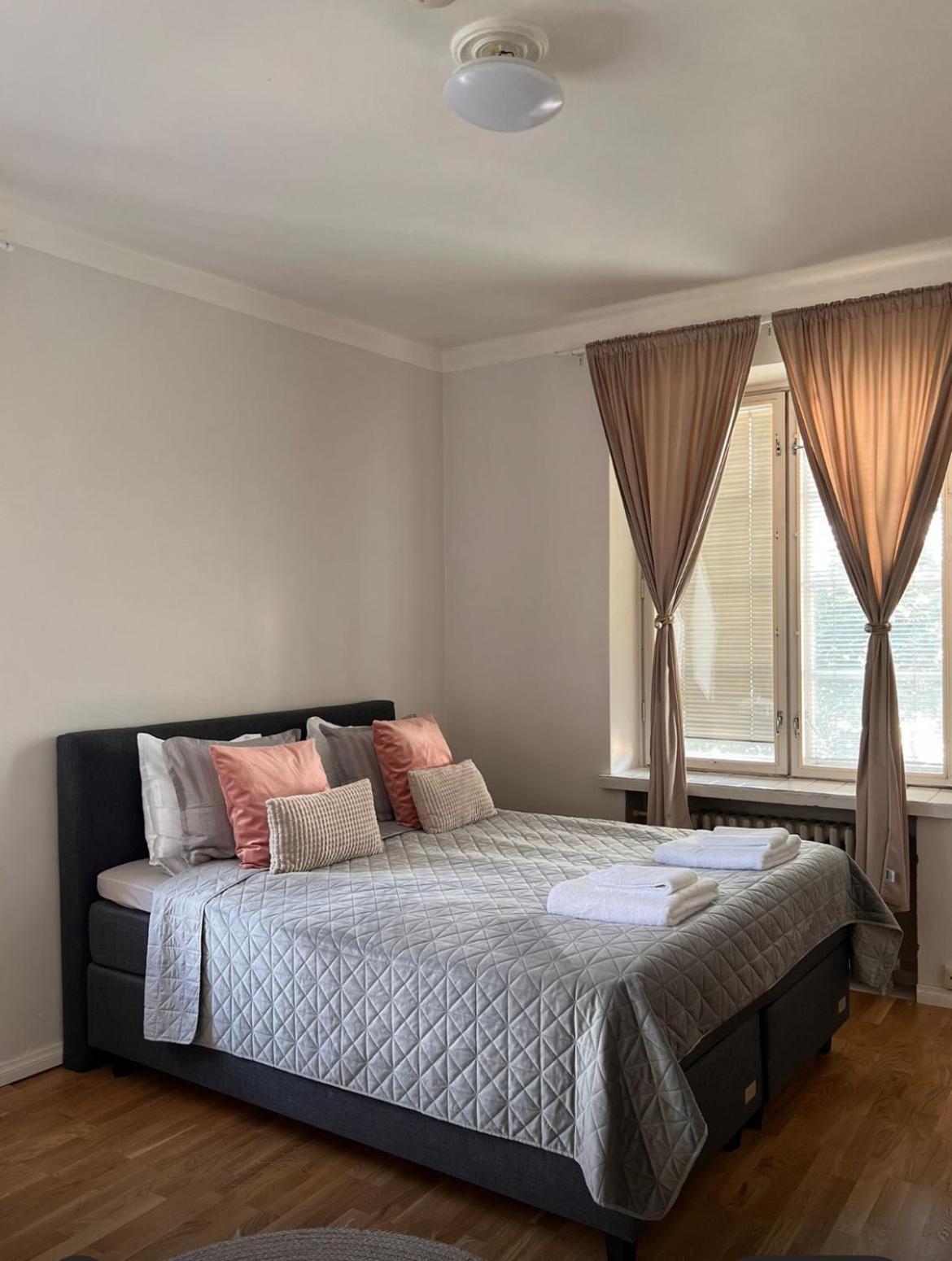Your Chic Vibrant Airbnb Helsínquia Exterior foto