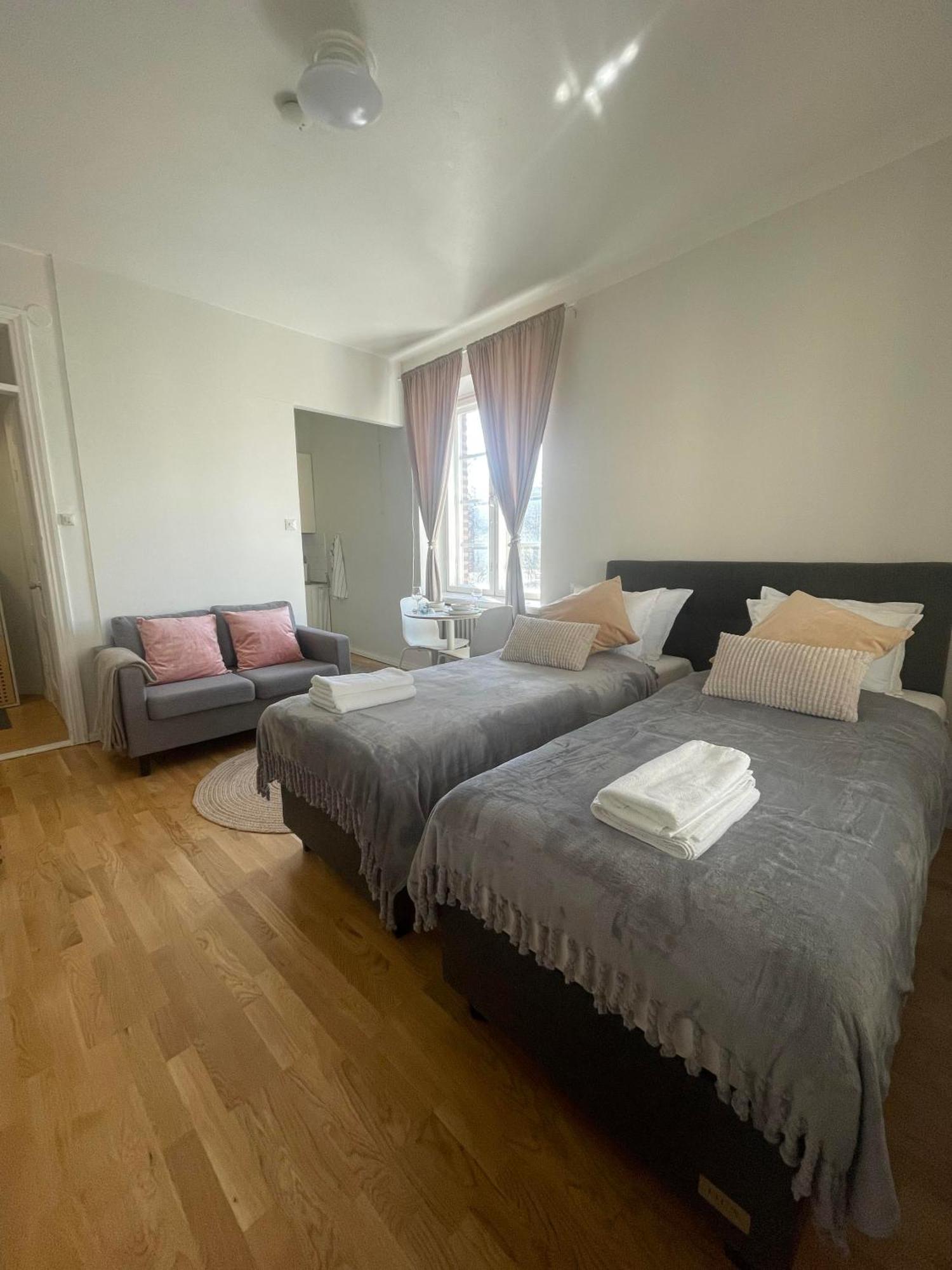 Your Chic Vibrant Airbnb Helsínquia Exterior foto
